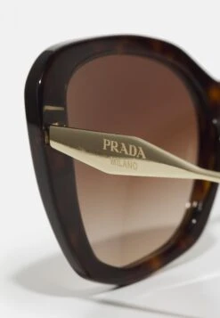 Prada Zonnebril - Brown -Winkel Voor Damesmode 01c537b6f66046e492fc0608e46f2ab0