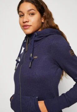 Ragwear Neska Zip - Sweater Met Rits - Navy 11 Ragwear Neska Zip - Sweater Met Rits - Navy -Winkel Voor Damesmode 0249066b148a435ab8529c484b887c84
