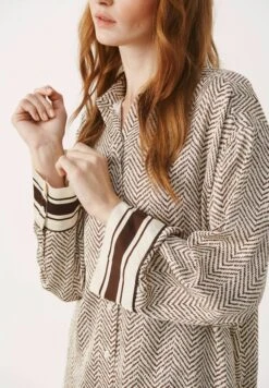 Part Two Sarinapw Sh - Overhemdblouse - Chestnut Herringbone 12 Part Two Sarinapw Sh - Overhemdblouse - Chestnut Herringbone -Winkel Voor Damesmode 07b4df55fdc140edbca9f00f0650b20d