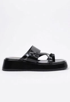 Straps - Teensandalen - Black 13 Straps - Teensandalen - Black -Winkel Voor Damesmode 0ad70ca2b80644f9ac9e7d9757e77bf5