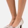 Marco Tozzi Klassieke Pumps - Platinum 1 Marco Tozzi Klassieke Pumps - Platinum -Winkel Voor Damesmode 0ba529539afc4226a44c62c63e24437d