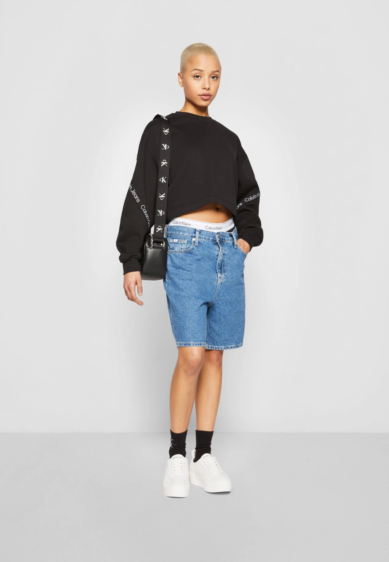 Calvin Klein Jeans Bermuda Mom Short - Jeansshort - Denim Medium 4 Calvin Klein Jeans Bermuda Mom Short - Jeansshort - Denim Medium - Afbeelding 2