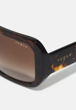 Vogue Eyewear Zonnebril - Dark Havana 11 Vogue Eyewear Zonnebril - Dark Havana -Winkel Voor Damesmode 110fcf6b89fb429b93c835f83d0bb8bc