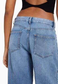 BERSHKA Wide-Leg - Flared Jeans - Light Blue Denim 10 BERSHKA Wide-Leg - Flared Jeans - Light Blue Denim -Winkel Voor Damesmode 1178ef02c2c14fa1b5ef162f412a224e