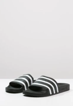 Adidas Originals Adilette Unisex - Muiltjes - Black/White -Winkel Voor Damesmode 125dcca6489a4f5ebf3f3b92a379b41f