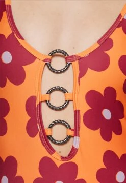 Eco Ring Front Long Sleeve Swimsuit - Badpak - Orange Base -Winkel Voor Damesmode 1269ba77234246d0a7ca0eb151ea0ae9