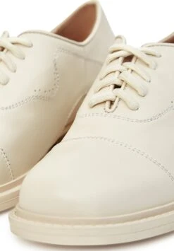 Loafers - Veterschoenen - Beige 21 Loafers - Veterschoenen - Beige -Winkel Voor Damesmode 162a83f05f3048fd90737c2fc73cea14