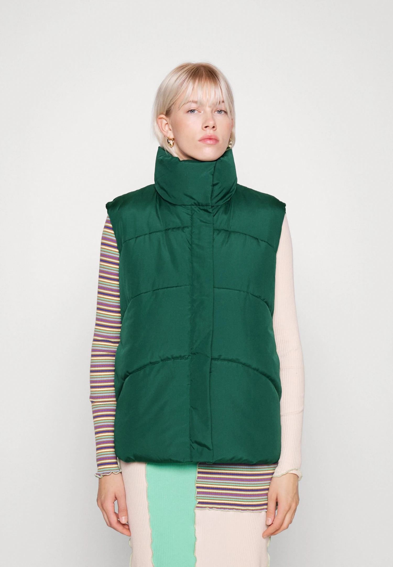 Vila Vinilly Short Quilted- Bodywarmer - Pineneedle 3 Vila Vinilly Short Quilted- Bodywarmer - Pineneedle