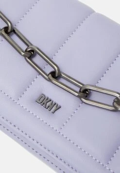 DKNY Loie Clutch - Clutch - Lavander -Winkel Voor Damesmode 1f14415c0e6248fca6389e823b534f3d