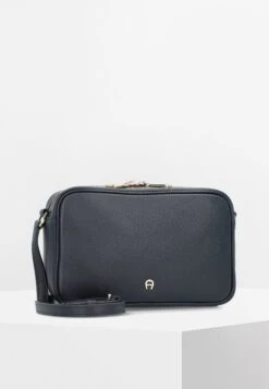 Aigner Amy - Schoudertas - Ink 13 Aigner Amy - Schoudertas - Ink -Winkel Voor Damesmode 20346fd6fee04c858fdc4a8cf15c15d5