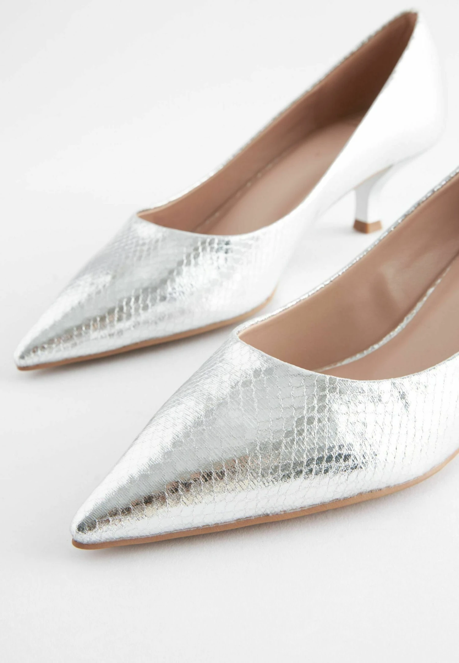 Next Forever Comfort Kitten Court Regular/Wide Fit - Klassieke Pumps - Silver 6 Next Forever Comfort Kitten Court Regular/Wide Fit - Klassieke Pumps - Silver - Afbeelding 4