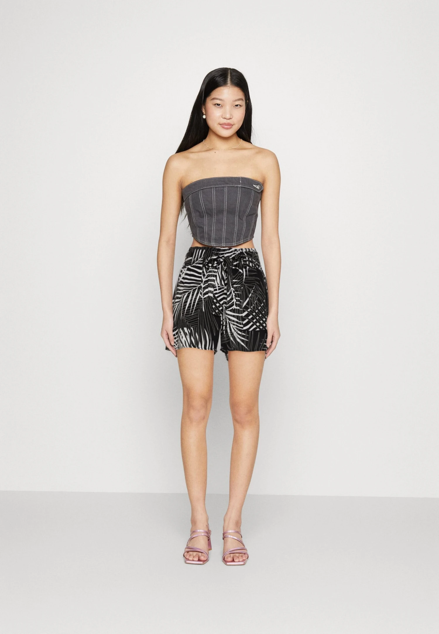 ONLY Onlfrida - Shorts - Black 4 ONLY Onlfrida - Shorts - Black - Afbeelding 2