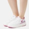 Emporio Armani Sneakers Laag - White/Pink 2 Emporio Armani Sneakers Laag - White/Pink -Winkel Voor Damesmode 2a1d563307354de58236ee9ac7548319