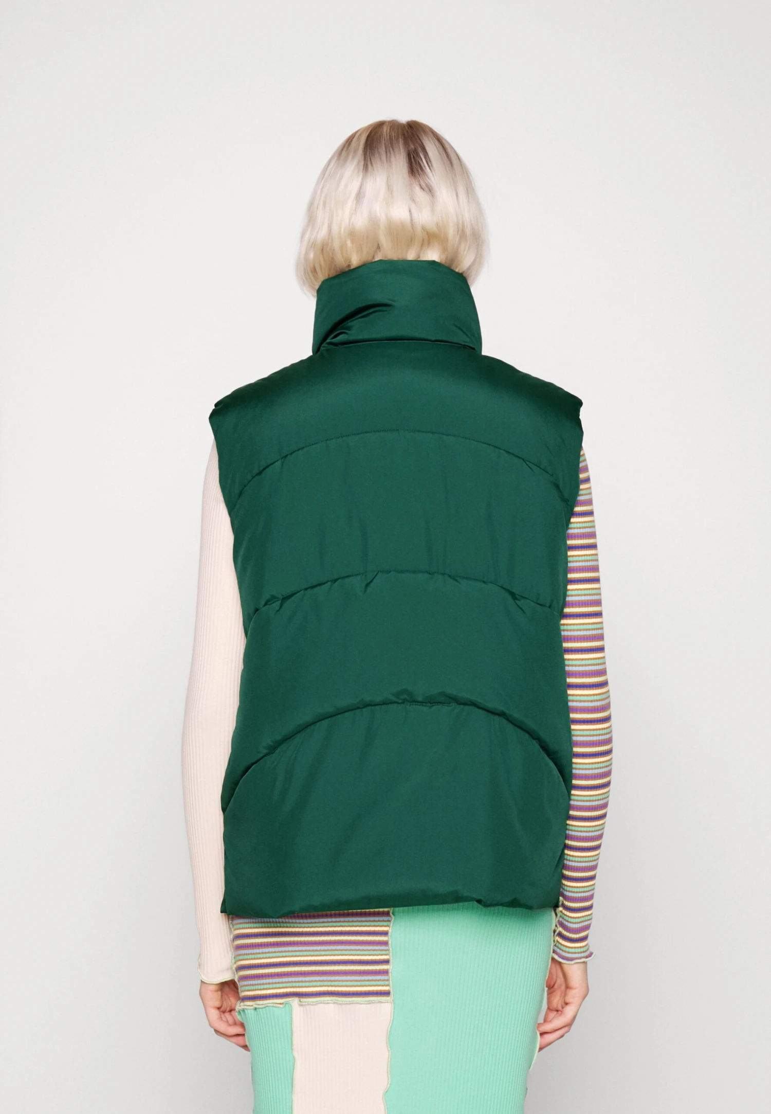 Vila Vinilly Short Quilted- Bodywarmer - Pineneedle 5 Vila Vinilly Short Quilted- Bodywarmer - Pineneedle - Afbeelding 3