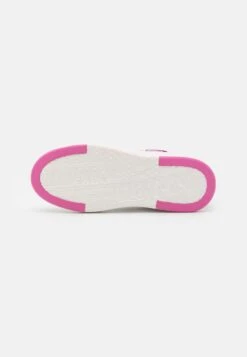 Emporio Armani Sneakers Laag - White/Pink 14 Emporio Armani Sneakers Laag - White/Pink -Winkel Voor Damesmode 2c52bfaa77ff46b6a161d7f40566405b