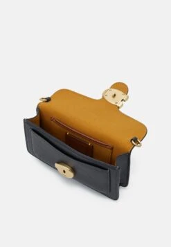 Coach Polished Pebble Tabby Wristlet - Handtas - Black 9 Coach Polished Pebble Tabby Wristlet - Handtas - Black -Winkel Voor Damesmode 2d5942f0b0af49c189b94d860dc35830