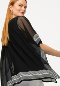 Ulla Popken Bordüre Doppellagig V-Ausschnitt Halbarm - Blouse - Schwarz 9 Ulla Popken Bordüre Doppellagig V-Ausschnitt Halbarm - Blouse - Schwarz -Winkel Voor Damesmode 2f5d4e12bc4b4628b6a8c543962ea9d8