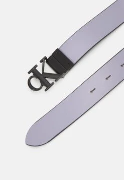 Calvin Klein Jeans Round Mono- Riem - Black/Lavender Aura -Winkel Voor Damesmode 2f6af3e998874fca9245d9c6dcf7884e