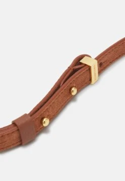 Coccinelle Beat Patch Sue - Schoudertas - Mirtil/Brul 10 Coccinelle Beat Patch Sue - Schoudertas - Mirtil/Brul -Winkel Voor Damesmode 2fd7ce6da8664150997cada1c744c0e4