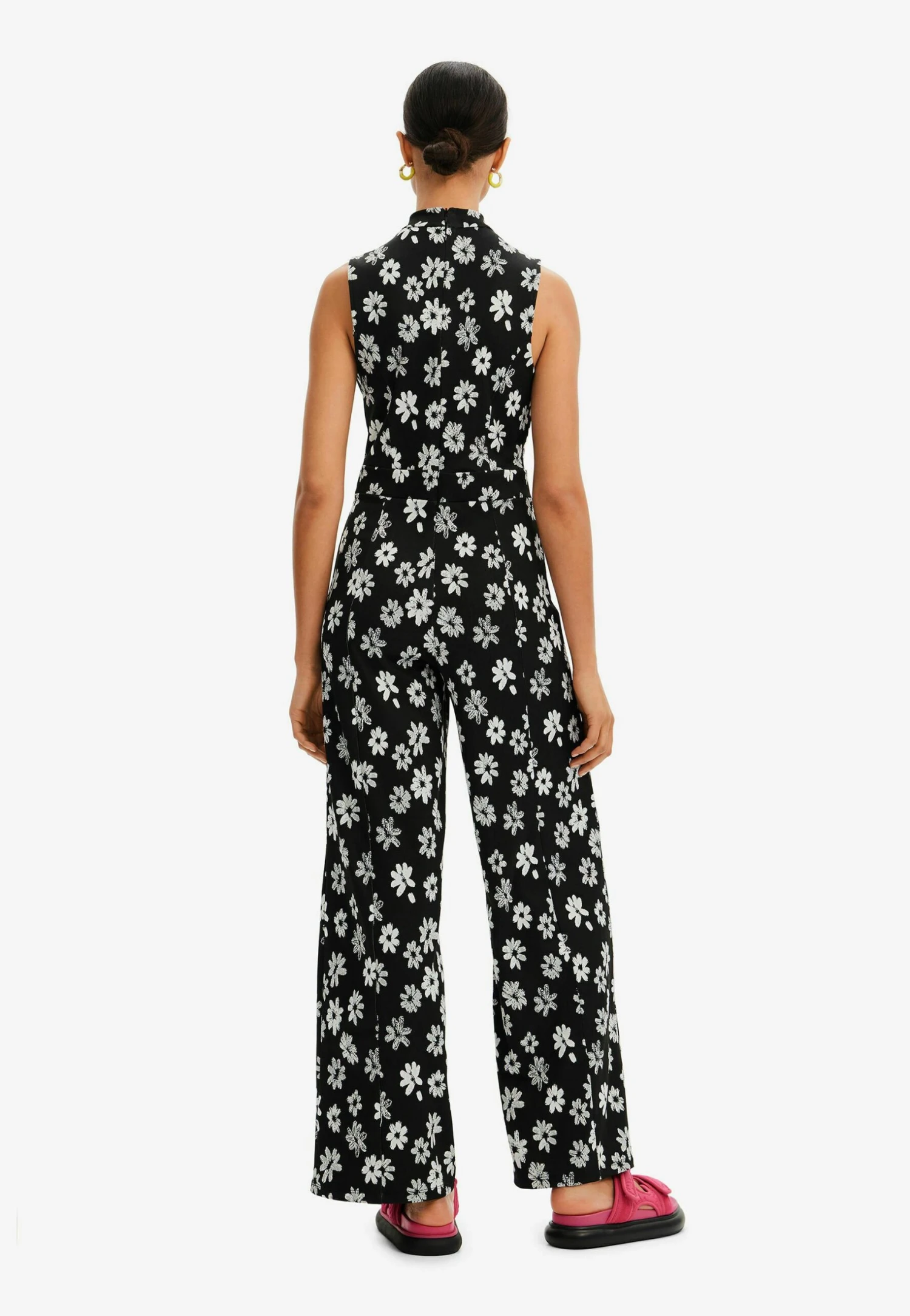 Desigual Contrast Floral Jumpsuit - Jumpsuit - Black 4 Desigual Contrast Floral Jumpsuit - Jumpsuit - Black - Afbeelding 2