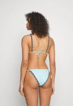 Triangle - Bikinitop - Blue Splendor -Winkel Voor Damesmode 349ea75c67ec49e7a4b841fb3b2954ca