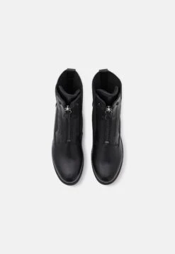 Tamaris Korte Laarzen - Black 13 Tamaris Korte Laarzen - Black -Winkel Voor Damesmode 34a6f8d0a73c440e826c07c0503859a7