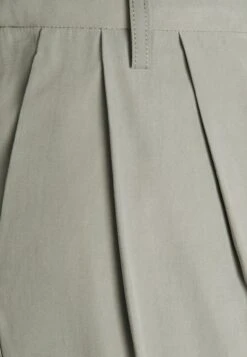 Moves Nimma - Chino - Olive Moss 13 Moves Nimma - Chino - Olive Moss -Winkel Voor Damesmode 34fb671cfb98443ebaf4999530a42302