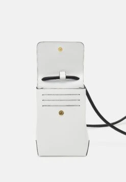 MOSCHINO Shoulder Bag - Telefoonhoesje - Fantasy White -Winkel Voor Damesmode 3599c91aee9a43e4b98bc38e8cb534d3