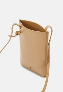 By Malene Birger Aya Phone - Telefoonhoesje - Sand 13 By Malene Birger Aya Phone - Telefoonhoesje - Sand -Winkel Voor Damesmode 3c1de741466241aaa38714c7f2ce7fbf