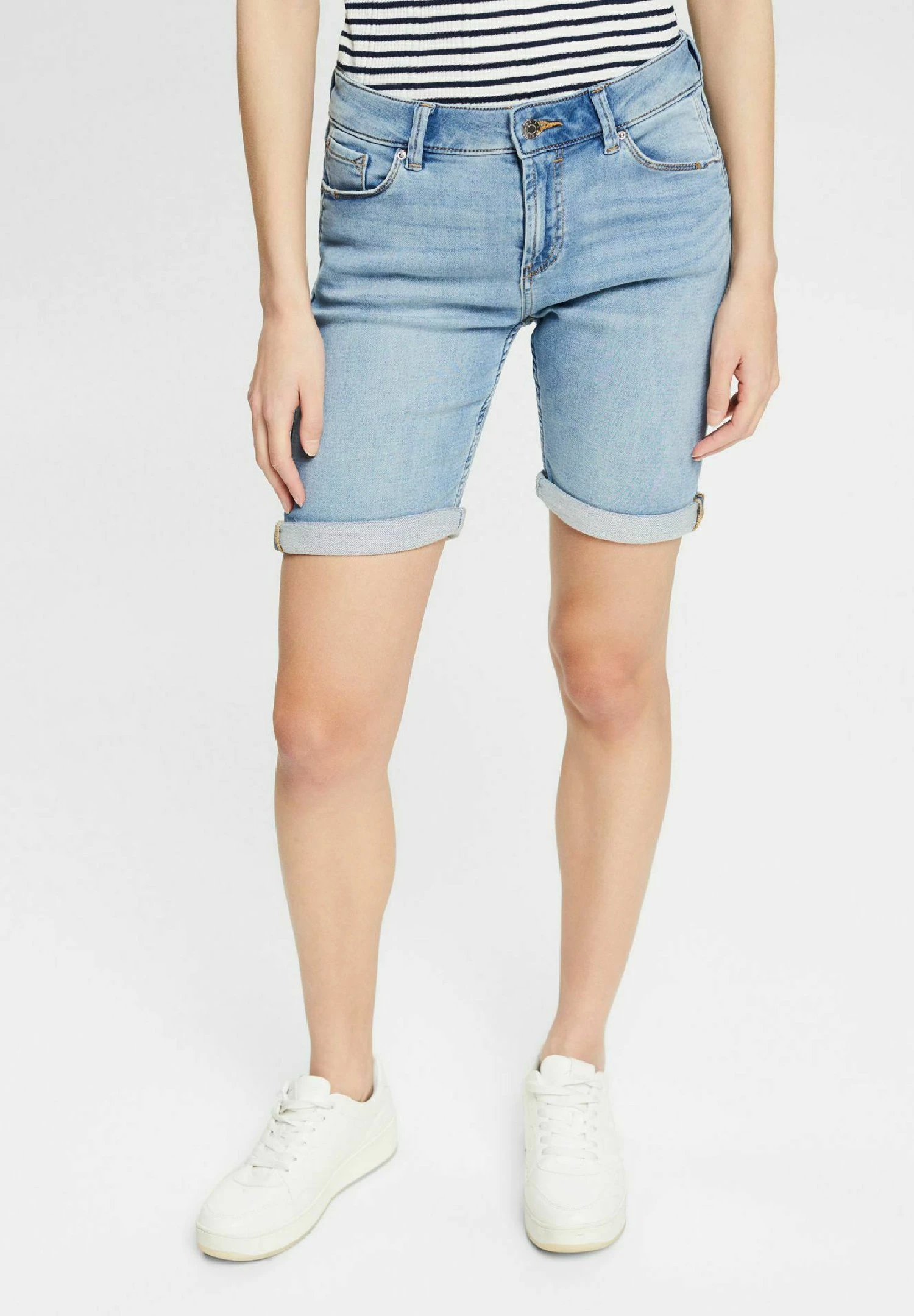 ESPRIT Jeansshort - Blue Light Wash 3 ESPRIT Jeansshort - Blue Light Wash
