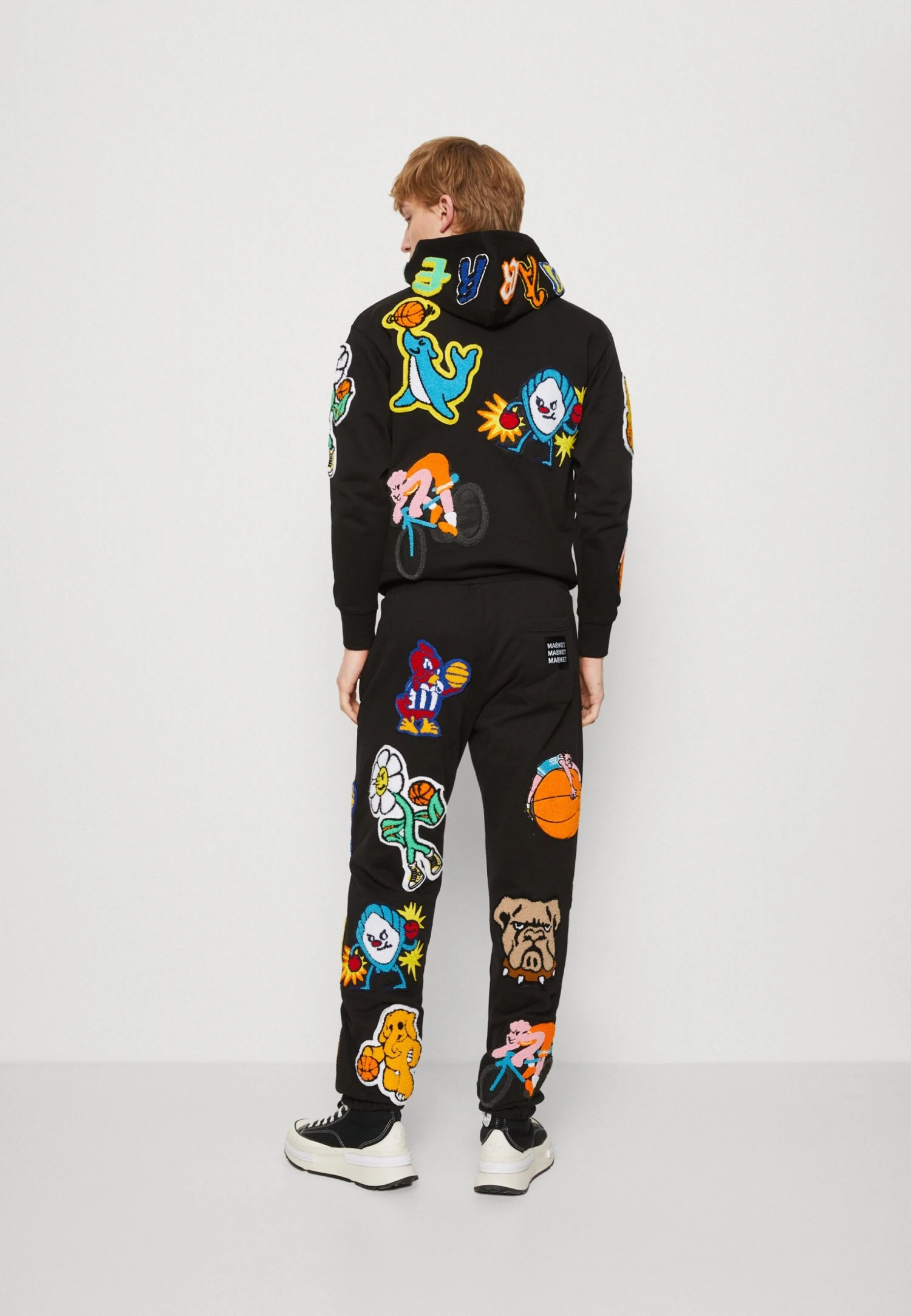 MARKET Varsity Overload Sweatpants Unisex - Trainingsbroek - Black 5 MARKET Varsity Overload Sweatpants Unisex - Trainingsbroek - Black - Afbeelding 3