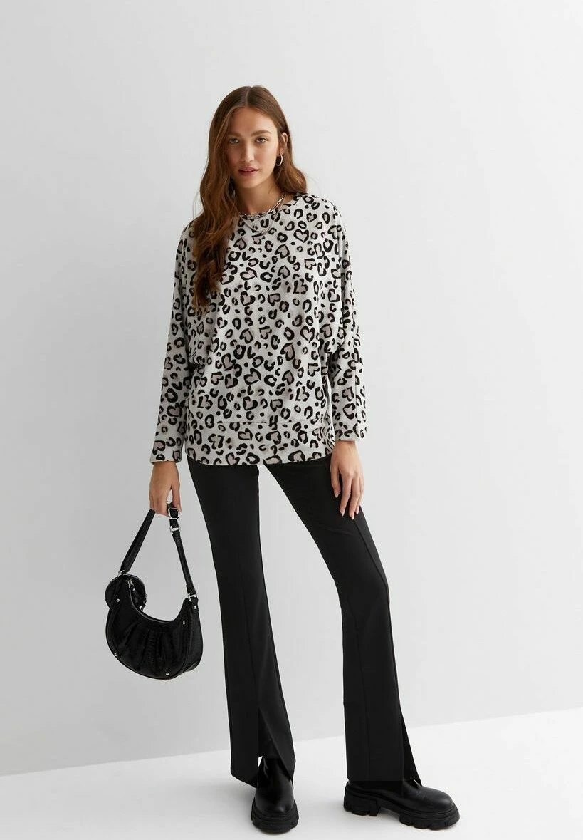 New Look Leopard Print Heart Batwing - Trui - Light Grey 3 New Look Leopard Print Heart Batwing - Trui - Light Grey