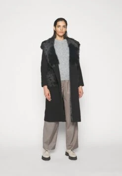 Mackenzie With Hood And Pockets - Mantel - Black 11 Mackenzie With Hood And Pockets - Mantel - Black -Winkel Voor Damesmode 48bef6ae38d04dd7a050f6d1555352ac