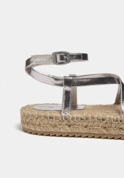 PULL & BEAR Metallic Multi-Strap - Teensandalen - Grey -Winkel Voor Damesmode 4cbef9d460184d0e84a1a4ca49e8b253
