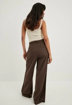 NA-KD Mit Weiten Beinen Und Geschnürter Taille - Broek - Brown -Winkel Voor Damesmode 4ea3f6e03870409f89c0e975886a9dcb