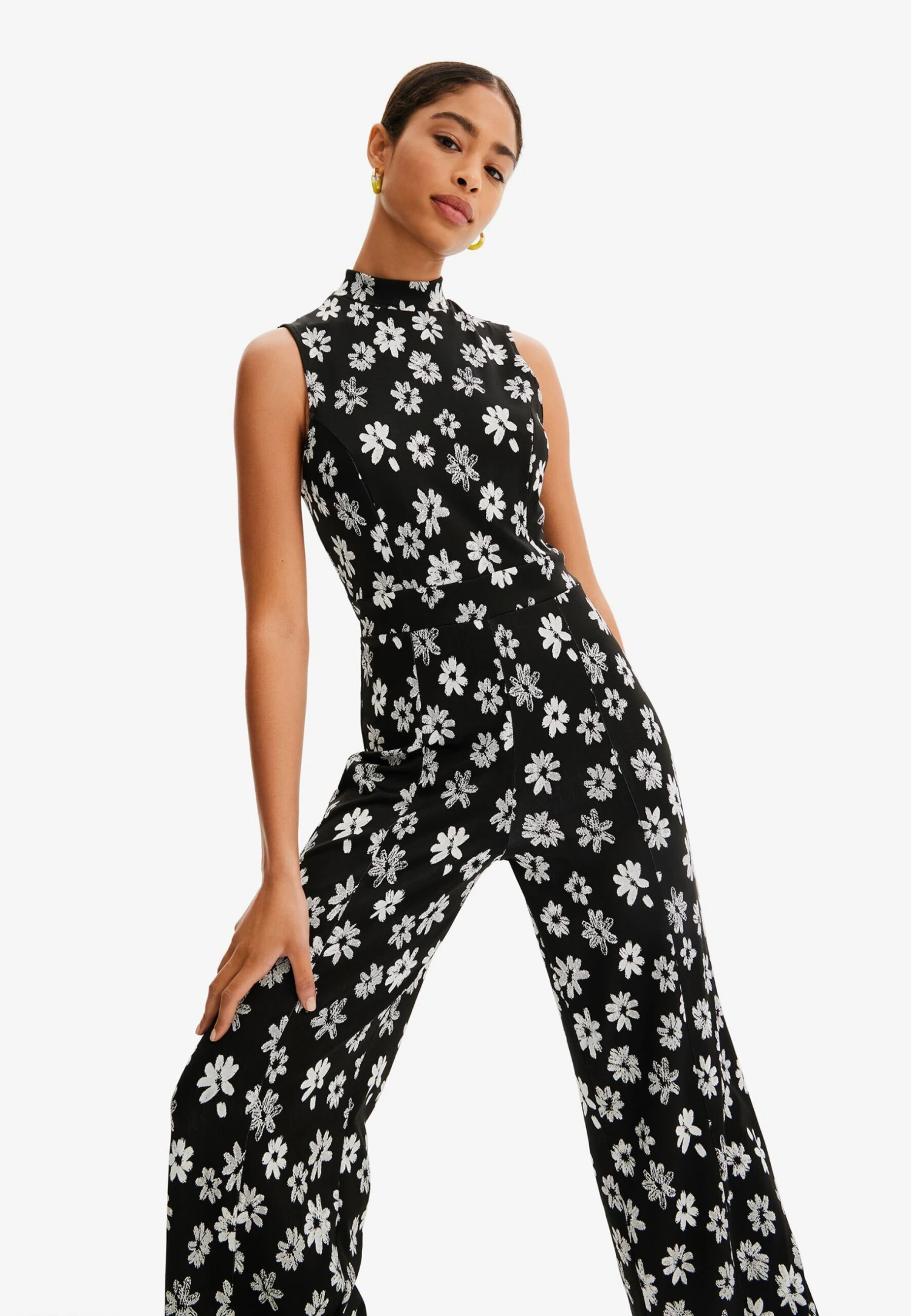 Desigual Contrast Floral Jumpsuit - Jumpsuit - Black 6 Desigual Contrast Floral Jumpsuit - Jumpsuit - Black - Afbeelding 4