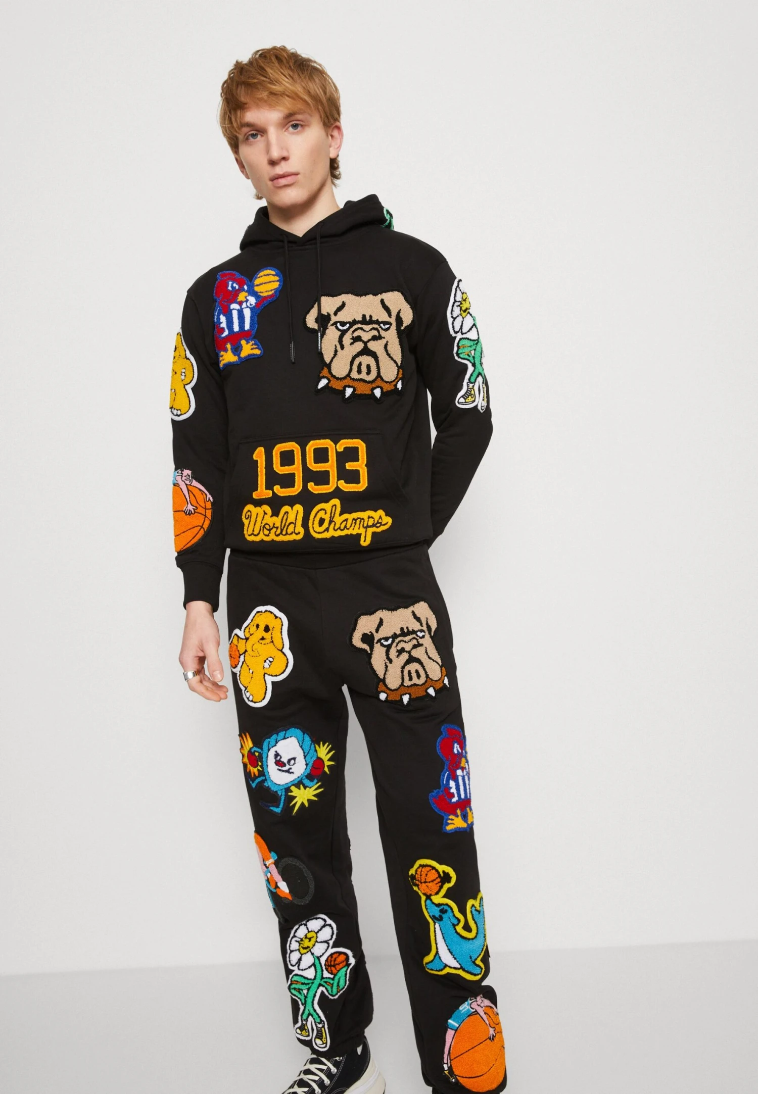 MARKET Varsity Overload Sweatpants Unisex - Trainingsbroek - Black 6 MARKET Varsity Overload Sweatpants Unisex - Trainingsbroek - Black - Afbeelding 4