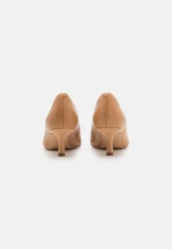 Clarks Violet Rae - Klassieke Pumps - Camel -Winkel Voor Damesmode 55bae6ce3e69468990d275f8860fc278