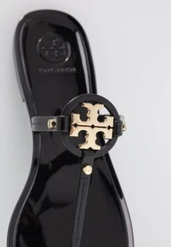 Tory Burch Mini Miller Flat Thong - Teenslippers - Perfect Black 11 Tory Burch Mini Miller Flat Thong - Teenslippers - Perfect Black -Winkel Voor Damesmode 55d02e02c4a640b0ba8219c068eae497