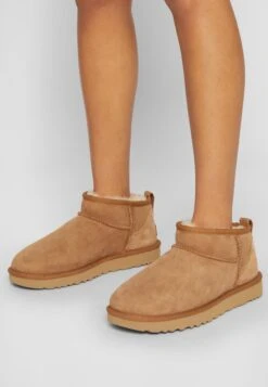 Ugg Classic Ultra - Korte Laarzen - Chestnut 13 Ugg Classic Ultra - Korte Laarzen - Chestnut -Winkel Voor Damesmode 597afa0a99b84505882864303db228cb