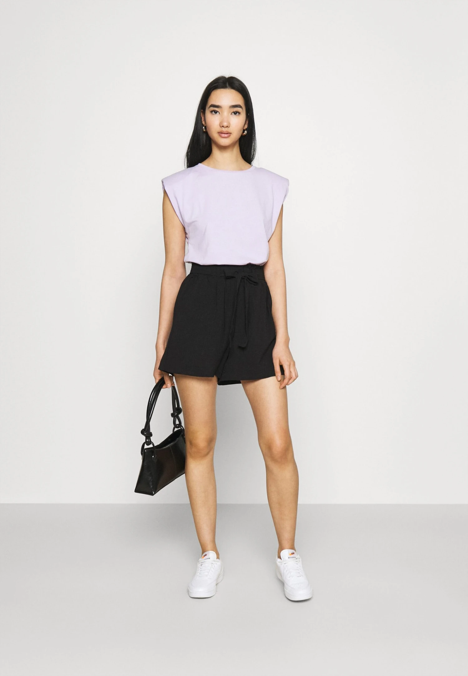 ONLY Onlmette Paperbag - Shorts - Black 4 ONLY Onlmette Paperbag - Shorts - Black - Afbeelding 2