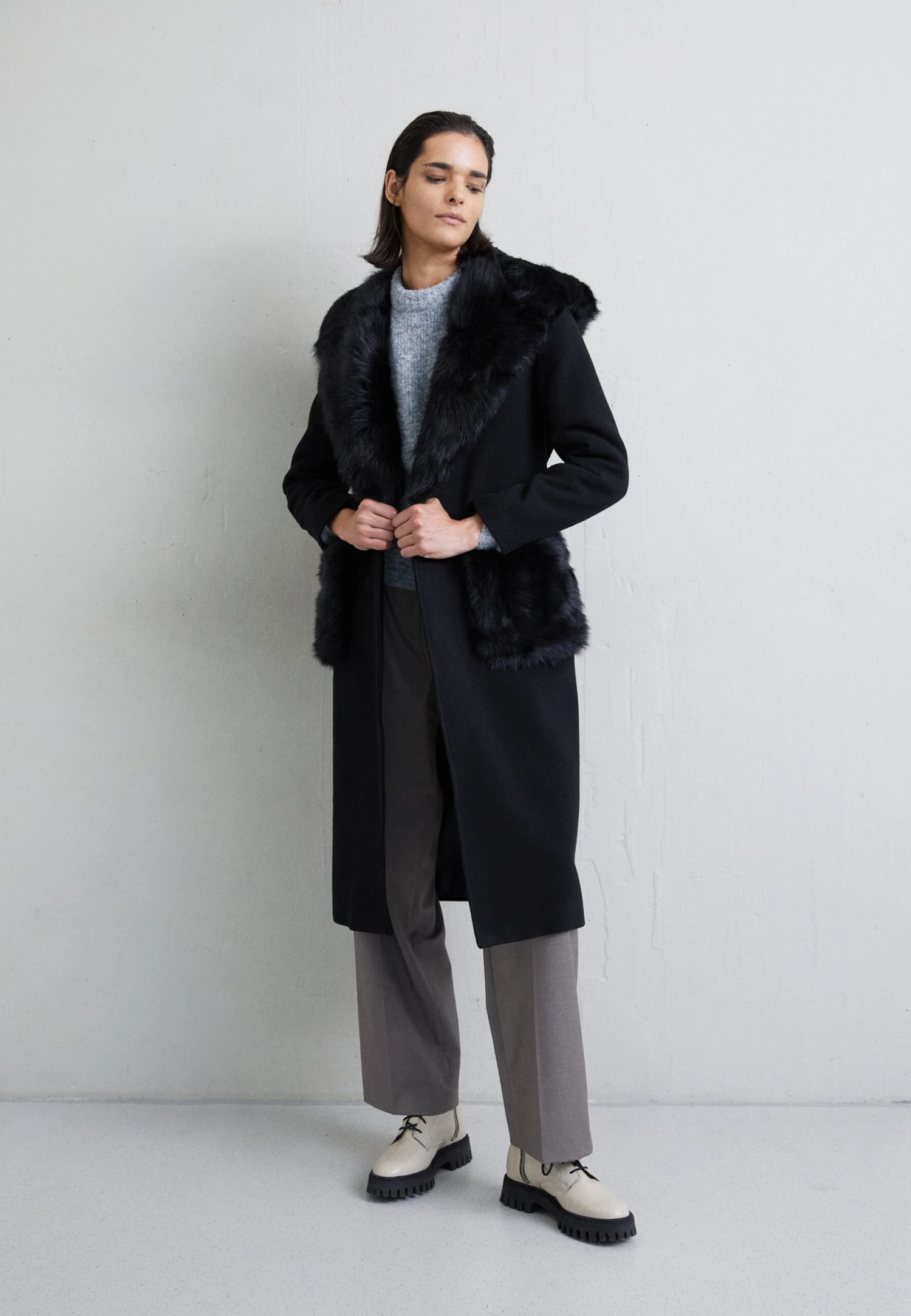 Mackenzie With Hood And Pockets - Mantel - Black 4 Mackenzie With Hood And Pockets - Mantel - Black - Afbeelding 2