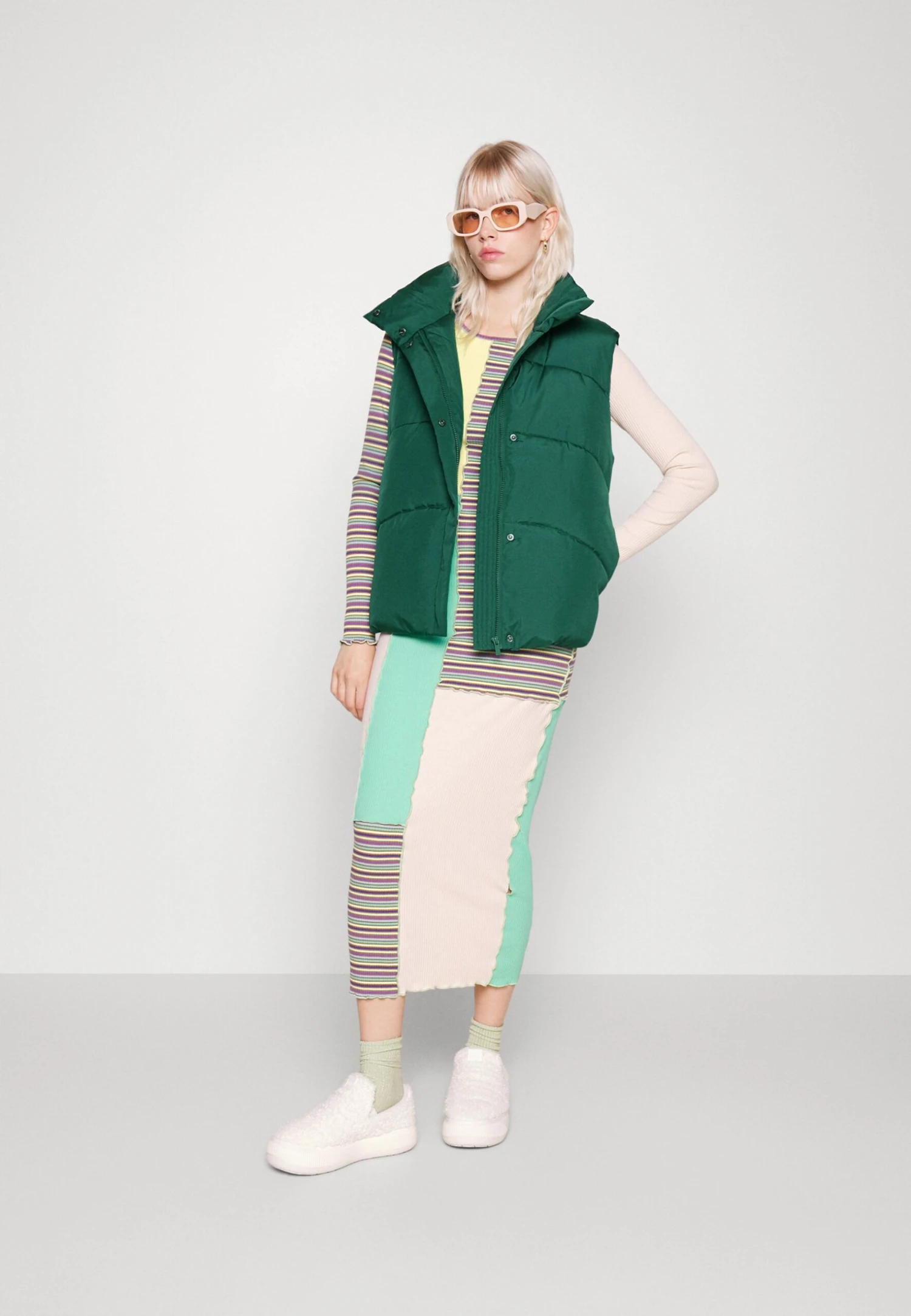 Vila Vinilly Short Quilted- Bodywarmer - Pineneedle 4 Vila Vinilly Short Quilted- Bodywarmer - Pineneedle - Afbeelding 2