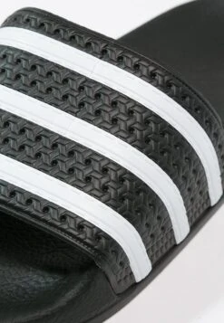 Adidas Originals Adilette Unisex - Muiltjes - Black/White -Winkel Voor Damesmode 6837c498b2814795b7dd3abdbb371eaa