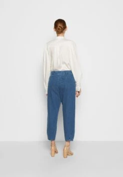 Mother Of Pearl Tucks At Hem - Jeans Tapered Fit - Stone Wash -Winkel Voor Damesmode 68cf60d1e24442628ad18e6403c9c54b