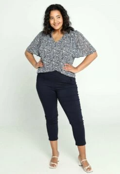 Avec Voile- Blouse - Navy 14 Avec Voile- Blouse - Navy -Winkel Voor Damesmode 6921e323bfa14a90a0fed969c67ec0f1