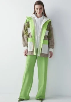 Ipekyol Relaxed Fit Colorblock Adjustable Waist Coat - Parka - Green -Winkel Voor Damesmode 716aec8e01f74d87b3cb3bdc8aba5c54