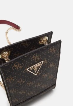 Guess Noelle Chit Chat - Telefoonhoesje - Brown 8 Guess Noelle Chit Chat - Telefoonhoesje - Brown -Winkel Voor Damesmode 72702e0b92484b46b1737913809db06a