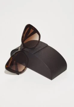 Prada Zonnebril - Brown -Winkel Voor Damesmode 7f846cddb0584b77a47ddeb5a03f0a07