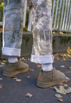 Ugg Korte Laarzen - Marrone -Winkel Voor Damesmode 805545edaa1f4bd18248d04b1a641ed4